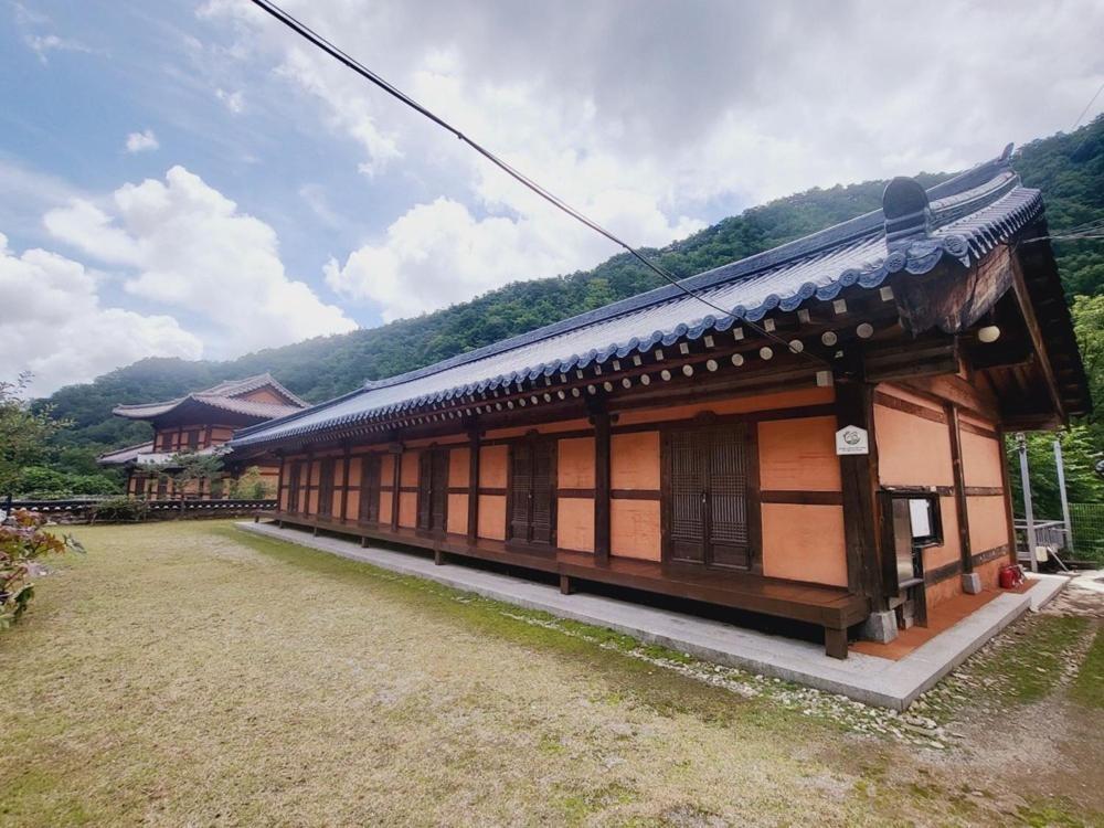 Yeongwol Hwanggung Hanok Pension Exteriér fotografie