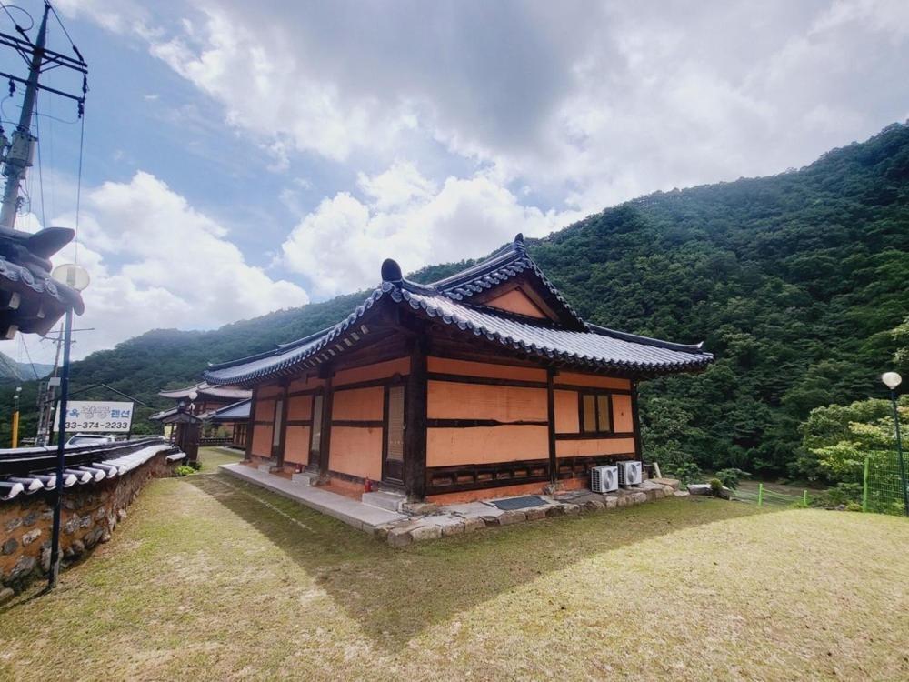 Yeongwol Hwanggung Hanok Pension Exteriér fotografie