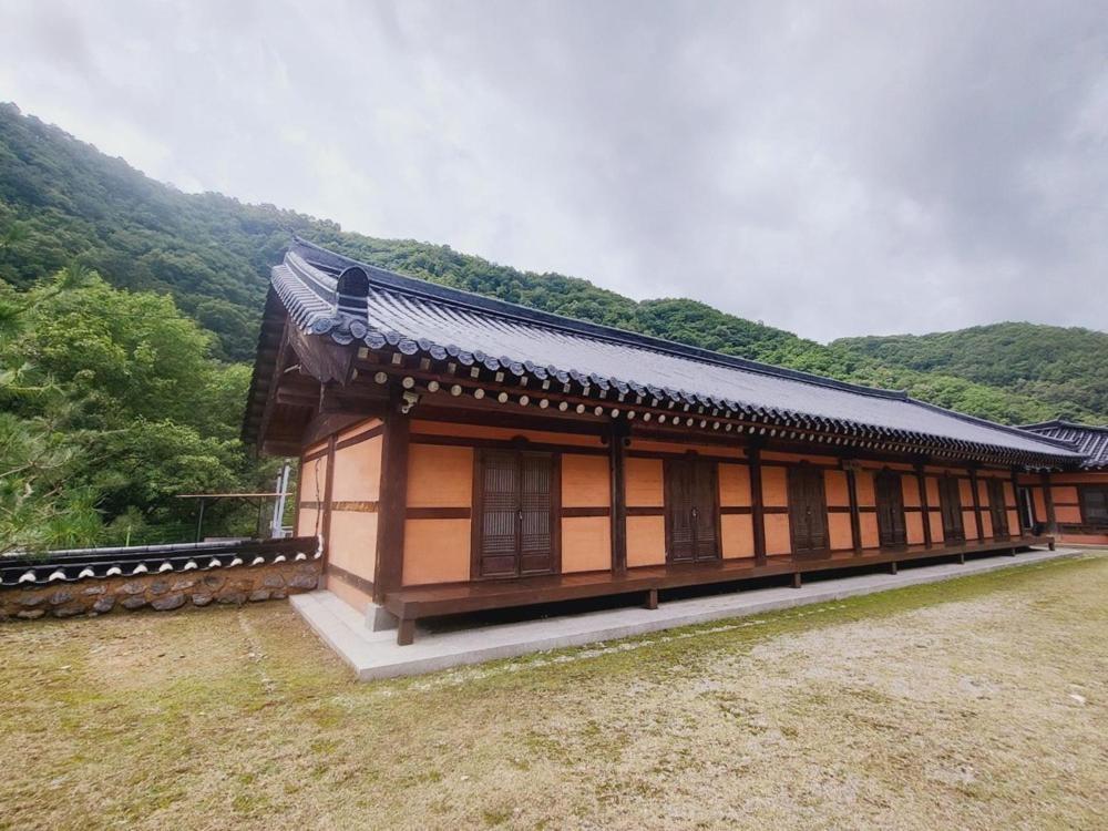 Yeongwol Hwanggung Hanok Pension Exteriér fotografie